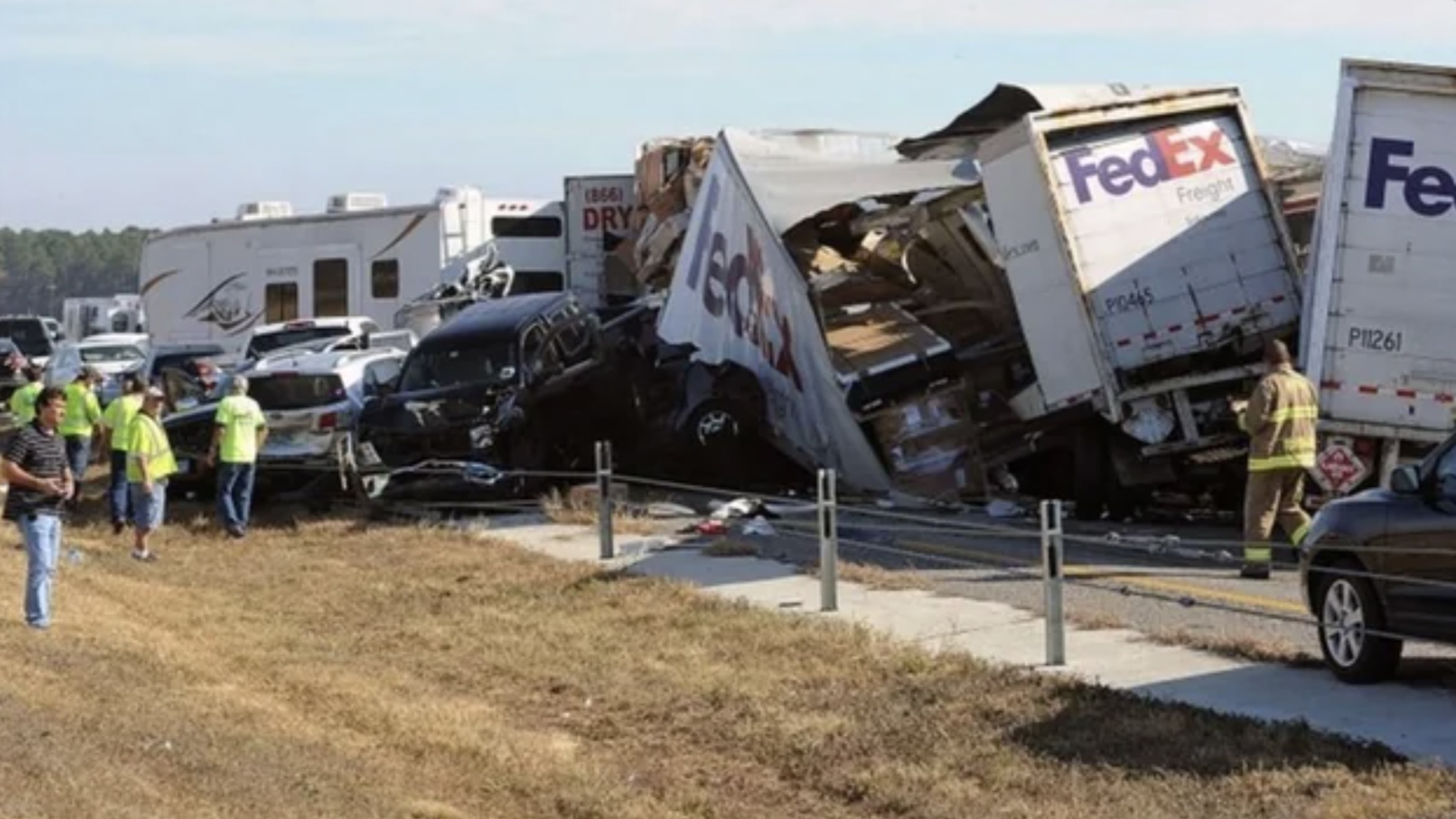 100-vehicle pile-up in US 